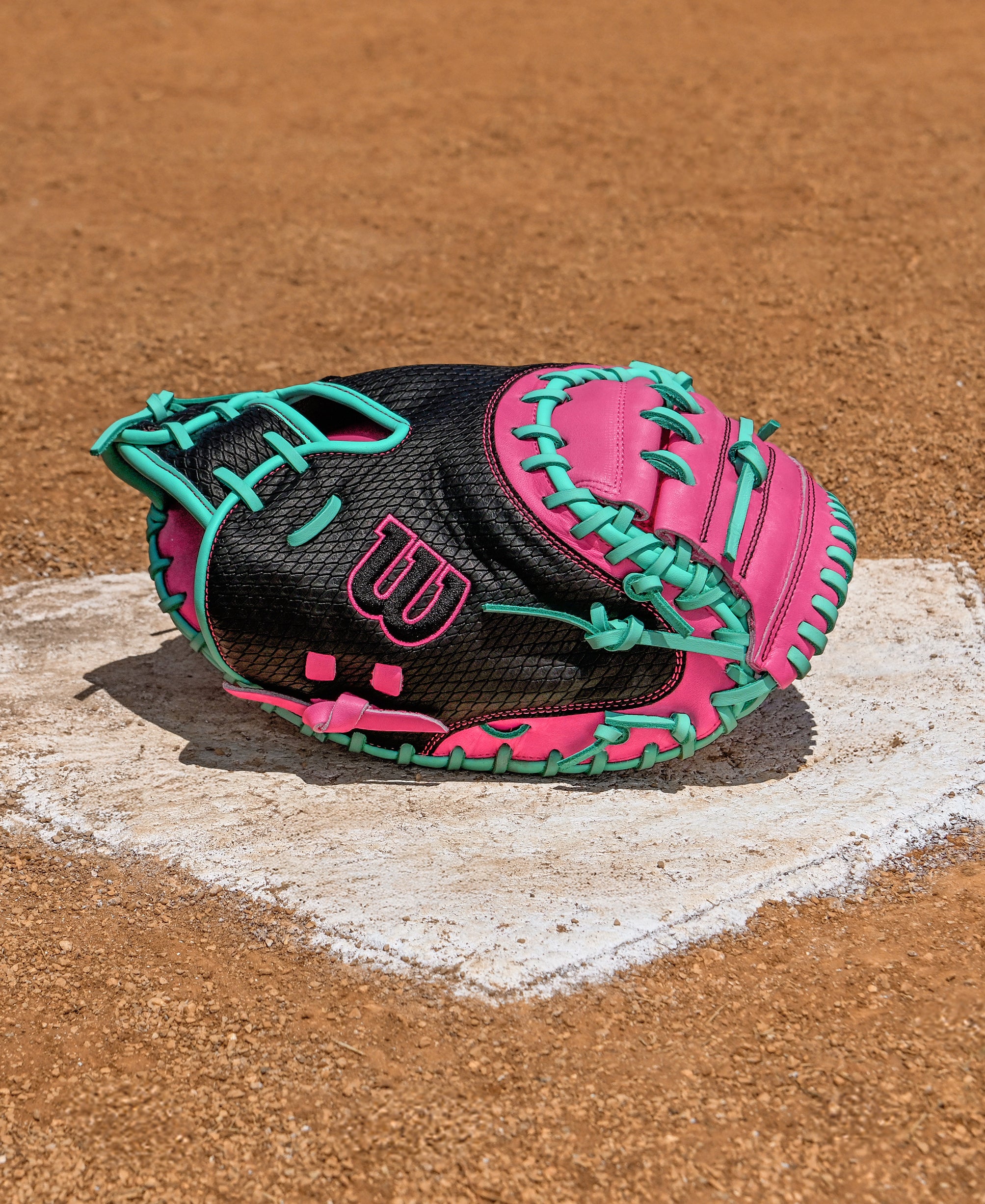 Wilson A1000 CM33 Model 33" Baseball Catcher's Mitt with SuperSnakeSkin - Image 6