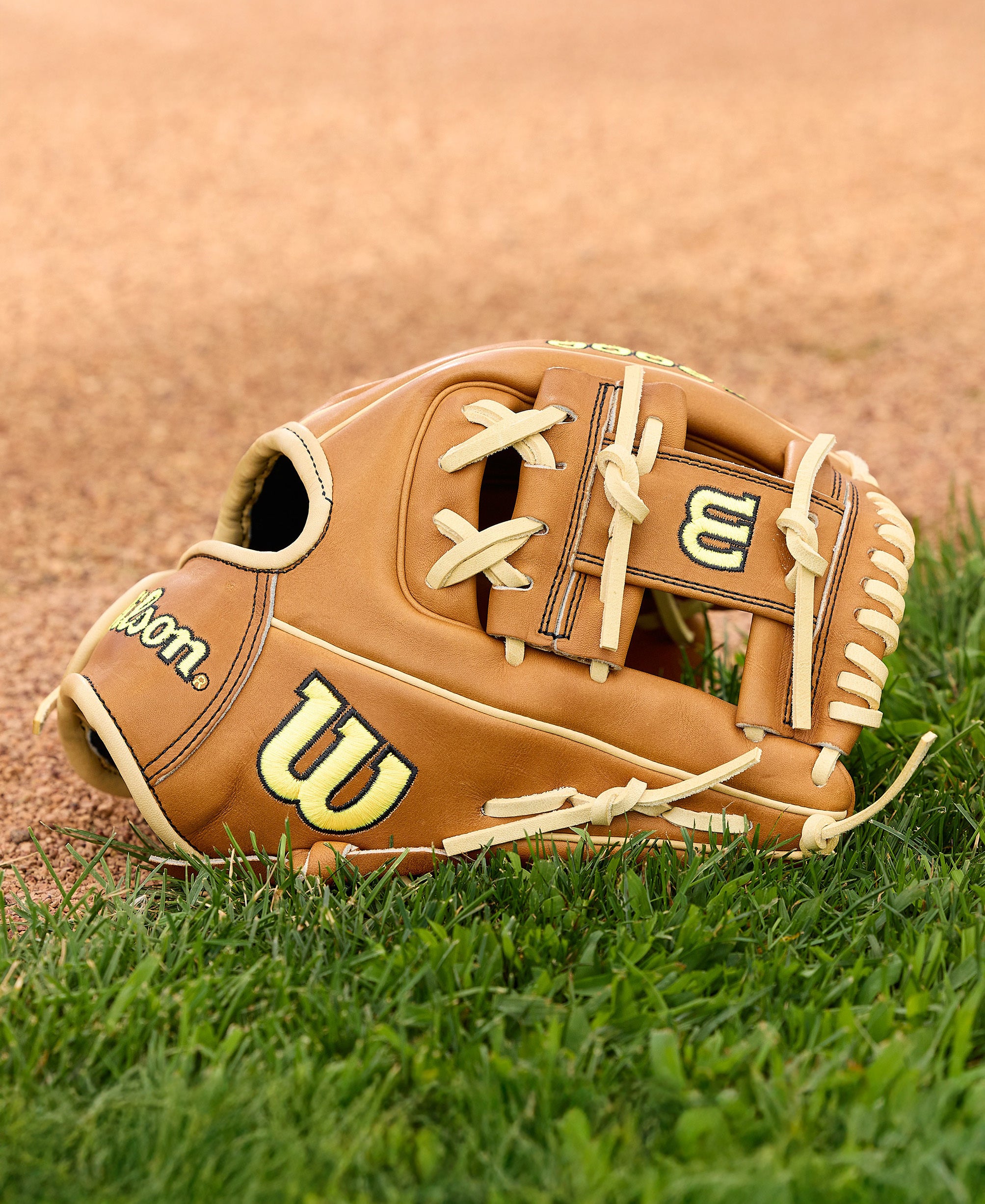 Wilson A2000 Classic DP15 Pedroia Fit Model 11.5" Baseball Infield Glove - Image 2