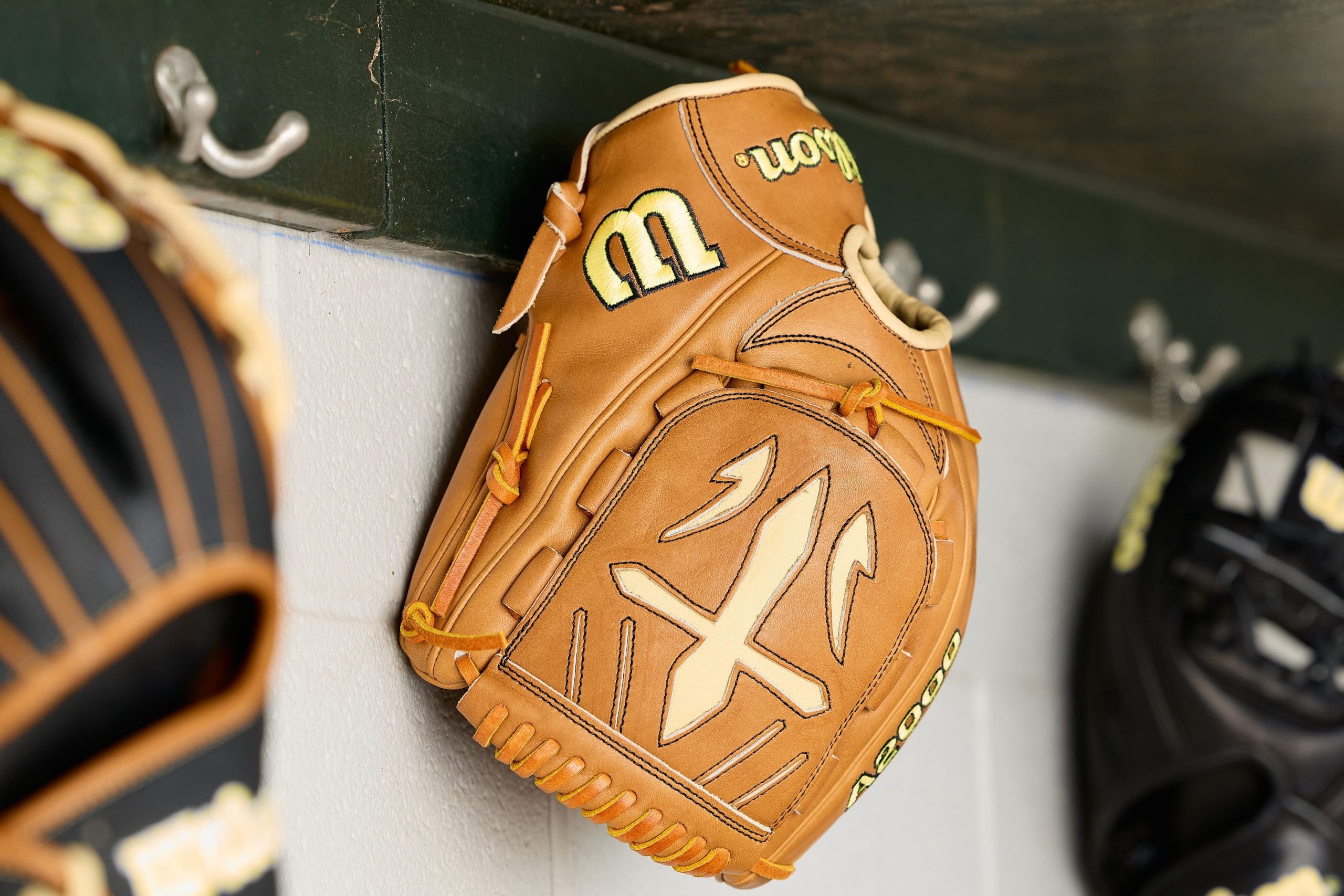Wilson A2000 Classic B23 Model 12" Baseball Pitcher's Glove - Image 12