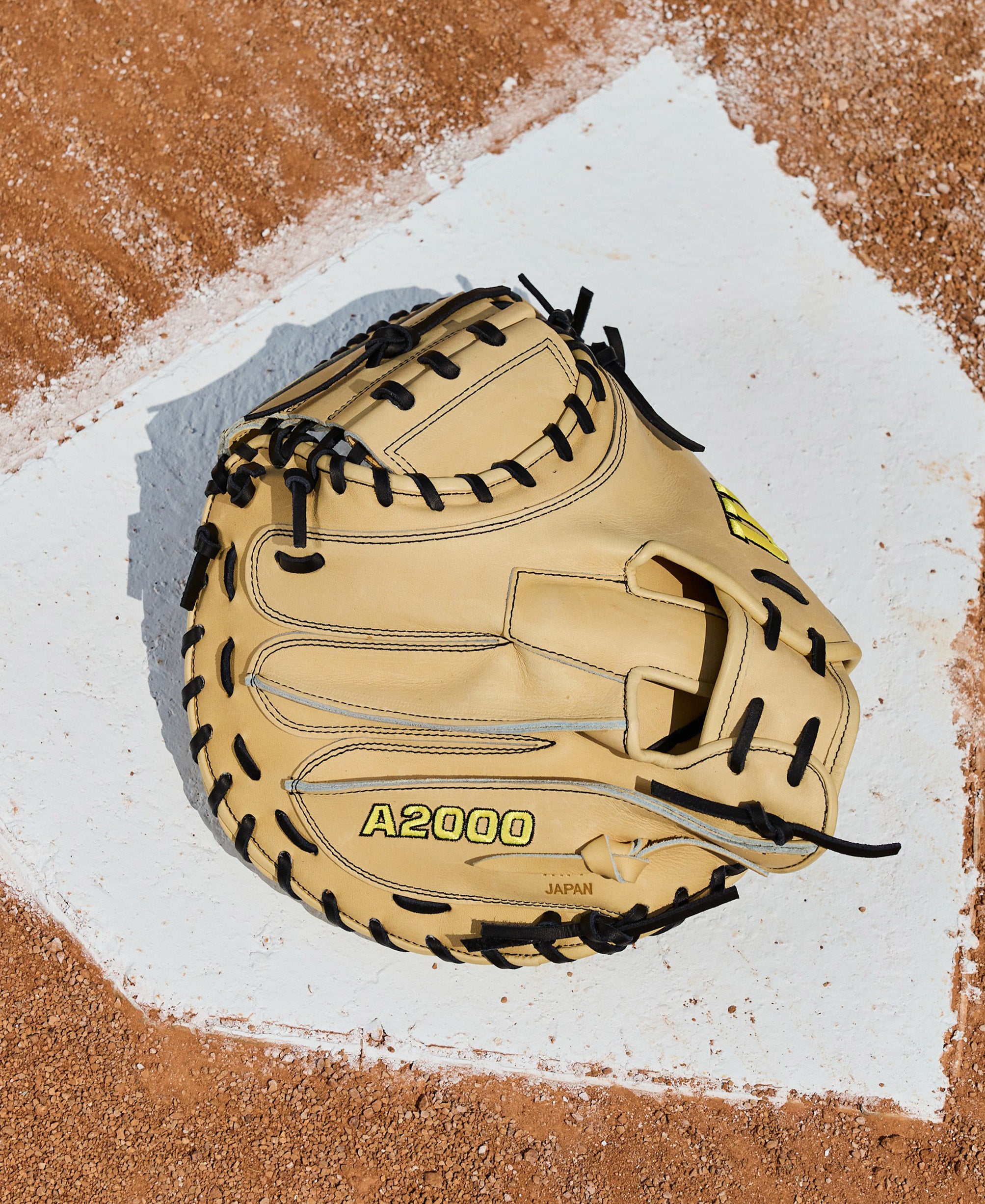 Wilson A2000 Classic 1734 Blonde Model 34" Baseball Catcher's Mitt - Image 5