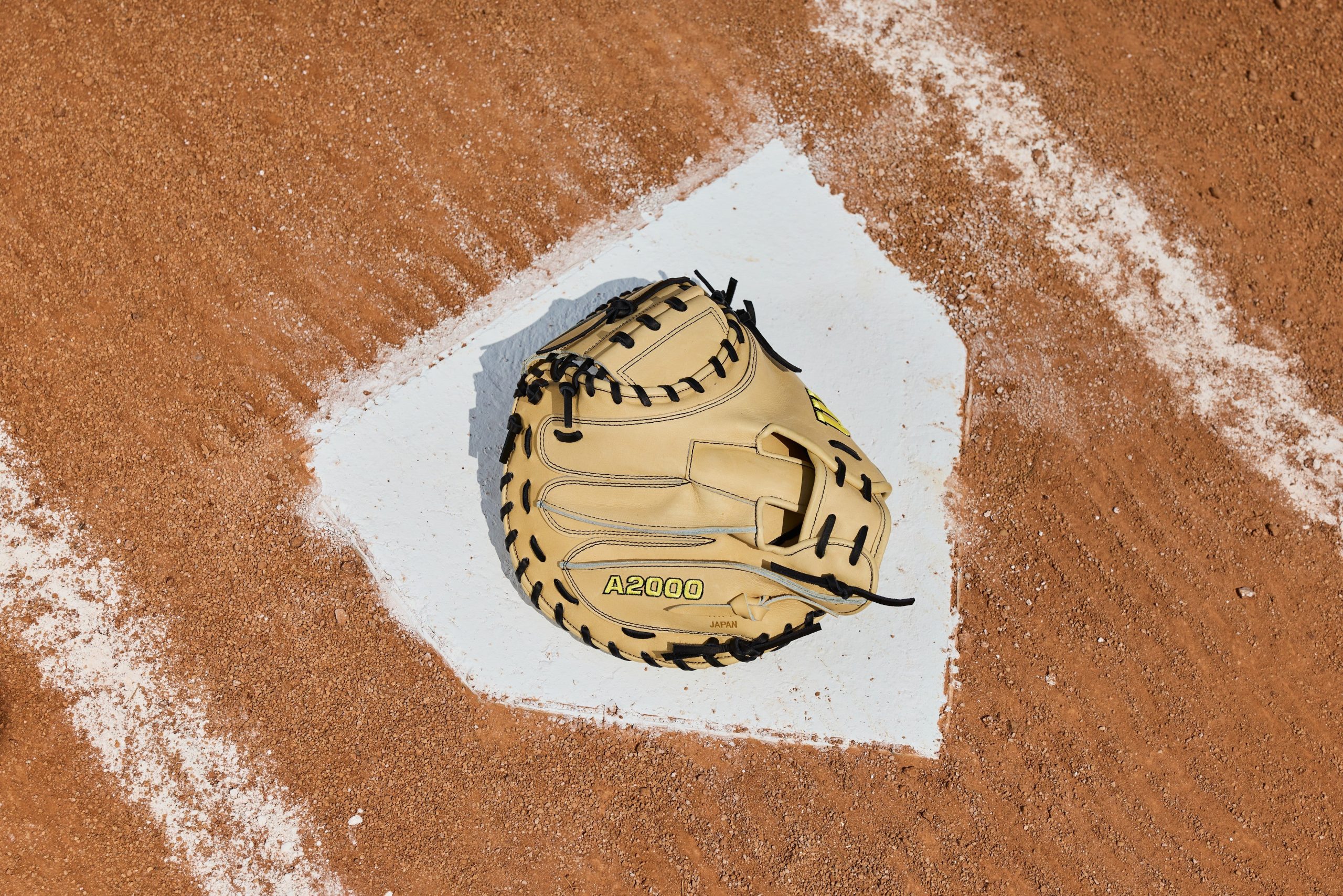 Wilson A2000 Classic 1734 Blonde Model 34" Baseball Catcher's Mitt - Image 8